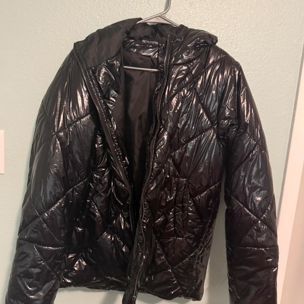 PrettyLittleThing Glossy Black Puffer Jacket